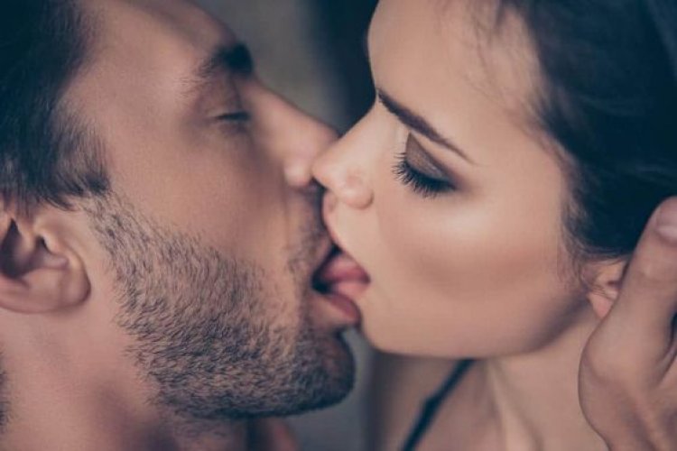 लड़की / Girlfriend को Kiss के लिए कैसे मनाएं? - how to convince a girl to kiss?