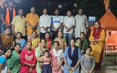 बारा फ्लैट में हिन्दू जागरण मंच (युवा वाहिनी) के सहयोग से शिव मंदिर में महाआरती का आयोजन