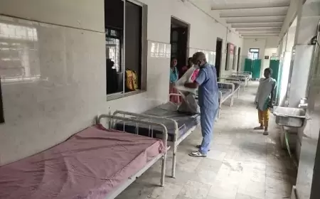 सर्दार अस्पताल चाईबासा में मंत्री दीपक बिरुआ के प्रेरित पर मरीजों के लिए लगाए गए 10 अतिरिक्त बेड