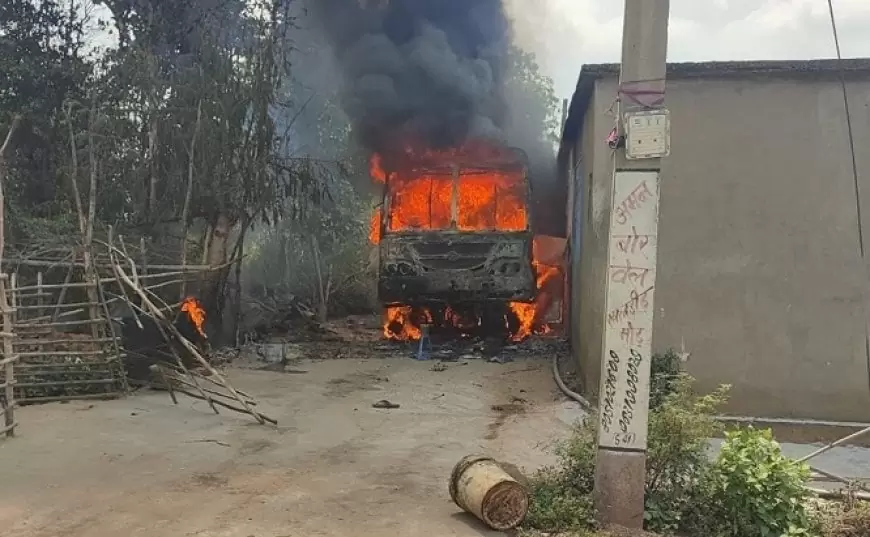 सरायकेला में बोरिंग गाड़ी में लगी आग, जलकर राख