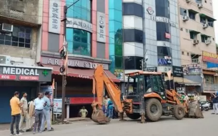 क्या मंगल टावर पर हुई कार्रवाई में प्रशासन ने बरती भेदभाव? जानिए स्थानीय लोगों की राय