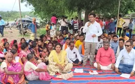 घाटशिला को जिला घोषित करने की मांग पर प्रदर्शन