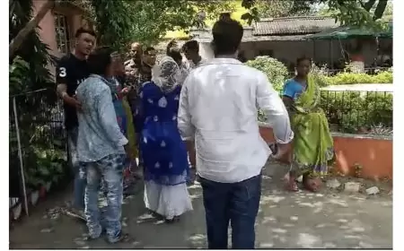 जमीन कारोबारी पर हमले के आरोपी को बहादुर महिला ने धर दबोचा, पुलिस को सौंपा