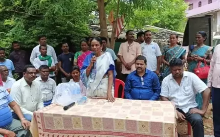 मनोरहरपुर में 1600 छात्रों को साइकिल वितरण, सांसद जोबा माझी ने बच्चों को दी शिक्षा पर ध्यान देने की सलाह