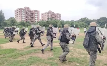 मुहर्रम पर्व को लेकर जमशेदपुर पुलिस की तैयारी: गोलमुरी पुलिस लाइन में मॉक ड्रिल, आंसू गैस और रबर बुलेट का किया परीक्षण