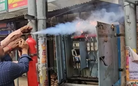 आजादनगर में ट्रांसफार्मर में लगी आग से मची अफरा-तफरी, बिजली विभाग की लापरवाही उजागर