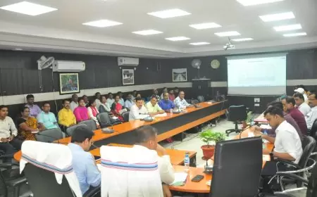 जमशेदपुर के डीसी ऑफिस में शिक्षा विभाग की समीक्षा बैठक