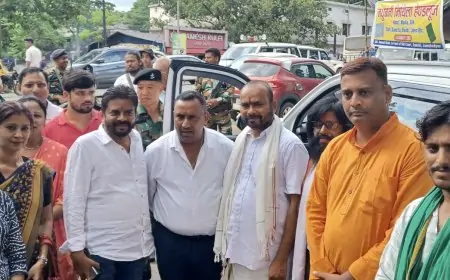गुरु पूर्णिमा पर जुगसलाई विधायक मंगल कालिंदी के आवास पर भव्य सत्यनारायण पूजा, देखें कौन-कौन हुए शामिल!