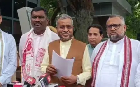 झारखंड भाजपा ने दिल्ली में चुनाव आयोग से की शिकायत, सरकार पर लगाया बांग्लादेशियों के वोटर कार्ड बनाने का गंभीर आरोप