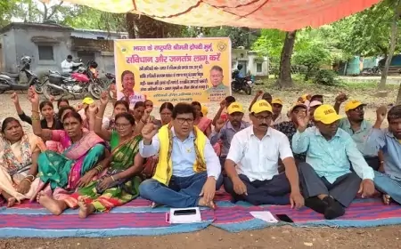 माझी परगना के तनाशाही रवैये से परेशान आदिवासी समाज, आदिवासी सेंगेल अभियान ने किया धरना प्रदर्शन