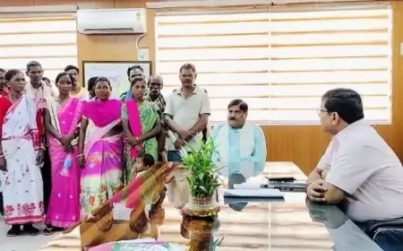 झारखंड भूमि विवाद – गढ़वा में मुंडा समाज की जमीन पर दबंगों का कब्जा, पूर्व विधायक के नेतृत्व में डीडीसी से लोगों ने की शिकायत, मिला आश्वासन