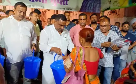 स्वास्थ्य एवं खाद्य आपूर्ति मंत्री बन्ना गुप्ता जी ने अपने कार्यालय में  वृद्ध,विधवा एवं दिव्यांगजनों के बीच  पेंशन स्वीकृति सर्टिफिकेट वितरित किये।