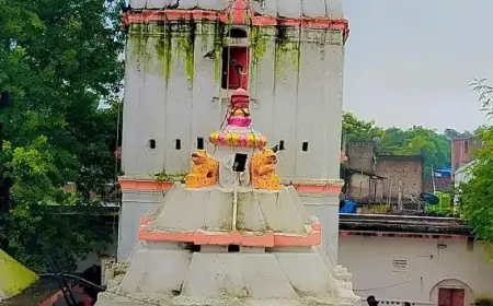 बहरागोड़ा के चित्रेश्वर शिव मंदिर में जलाभिषेक के लिए उमड़ी भक्तों की भीड़, हर-हर महादेव के नारे से गुंजायमान हुआ शिवालय