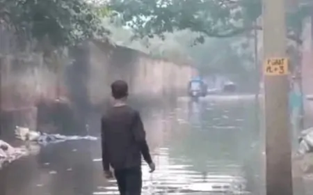 जमशेदपुर की पार्वती घाट बस्ती में बरसात बनी नरक: प्रशासन की अनदेखी से लोग बेहाल!