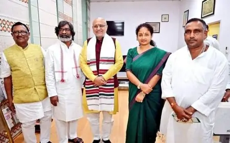 बन्ना गुप्ता ने राज्यपाल सी. पी. राधाकृष्णन को दी विदाई, नए राज्यपाल संतोष गंगवार का पुष्प गुच्छ भेंटकर किया स्वागत