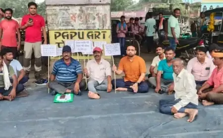 बहरागोड़ा में स्थानीय लोगों का विरोध प्रदर्शन, सरकार से कई मुद्दों पर कार्रवाई की मांग