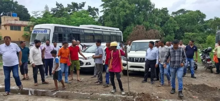 जमशेदपुर के बस्ती वासियों ने पार्क निर्माण के लिए अतिक्रमण हटाने पर क्यों किया विरोध? जानें पूरी कहानी!