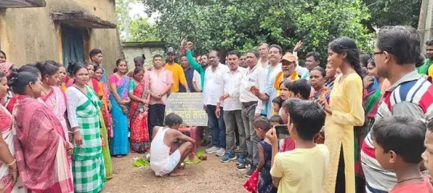 घाटशिला के गोपालपुर में विधायक निधि से होगा क्लब भवन निर्माण, विधायक रामदास सोरेन ने किया शिलान्यास