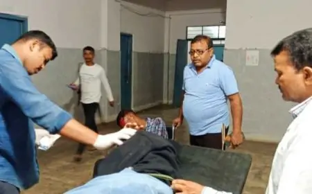 घाटशिला में भीषण सड़क दुर्घटना: एनएच 18 पर कार और बाइक की टक्कर, दो युवक गंभीर रूप से घायल