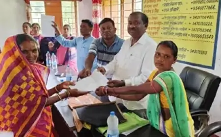 घाटशिला विधायक ने 75 लाभुकों के बीच बांटे पेंशन स्वीकृति पत्र