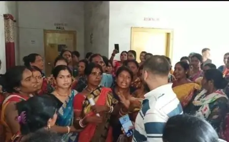 आदित्यपुर: मुख्यमंत्री मंईयां सम्मान योजना के फार्म वितरण में हंगामा, सेविकाओं पर हमला