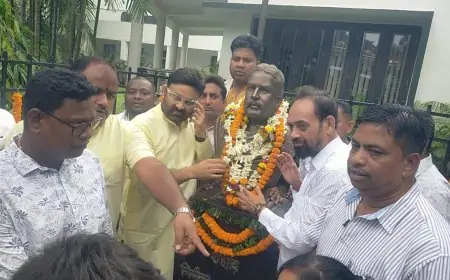 शहीद निर्मल महतो के शहादत दिवस पर नेताओं ने दी श्रद्धांजलि