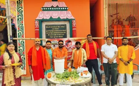 बजरंग बली मंदिर में विश्व हिंदू परिषद, बजरंग दल और दुर्गावाहिनी ने चौथी सोमवारी पर भक्तों को बांटा दूध, गंगाजल