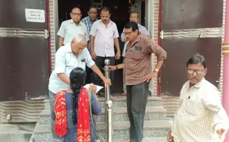 जुगसलाई में डेंगू और चिकनगुनिया से बचाव के लिए जागरूकता अभियान: घर-घर किया गया एंटी लार्वा का छिड़काव