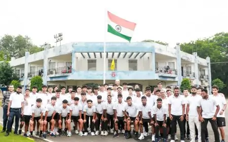 Jamshedpur FC के रिजर्व कोच स्टीवन डियास ने लड़कों के साथ फहराया तिरंगा: जानिए इस गर्वमयी पल के पीछे की पूरी कहानी