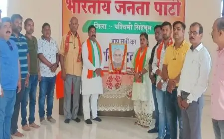 अटल बिहारी वाजपेयी की पुण्यतिथि पर चाईबासा में भावभीनी श्रद्धांजलि