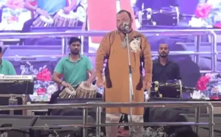 सावन की अंतिम सोमवारी पर साकची गुरुद्वारा मैदान में कन्हैया मित्तल ने बांधा समा, शिवभक्तों ने भजनों में डूबकर मनाई भक्ति की रात