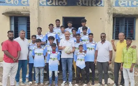 जमशेदपुर के युवाओं को मिला खेल सामग्री का तोहफा, शिव शंकर सिंह ने किया वितरण