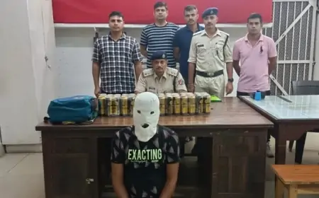 मूरी रेलवे स्टेशन पर रेलवे सुरक्षा बल की कार्रवाई: 45 बोतल अवैध बियर के साथ एक व्यक्ति गिरफ्तार