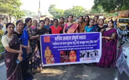 महिलाओं और बच्चों पर हो रहे अत्याचार के खिलाफ बारीडीह गोलचक्कर पर क्षत्रिय समाज का प्रदर्शन, ममता बनर्जी का फूंका पुतला