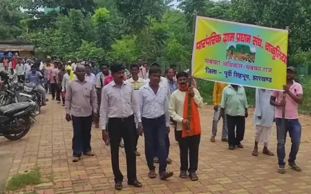 चाकुलिया में ग्राम प्रधानों का जोरदार प्रदर्शन, 23 सूत्री मांगों को लेकर सौंपा ज्ञापन