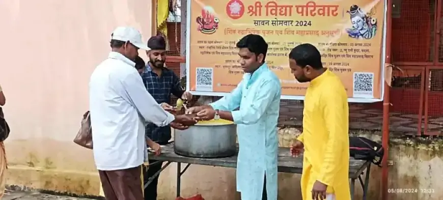 जमशेदपुर के कदमा न्यू रानी कुदर शिव मंदिर में विद्या परिवार ने भक्तों के बीच बांटा महाप्रसाद