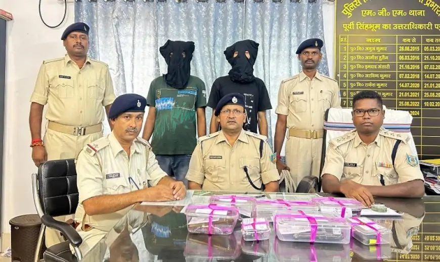 जमशेदपुर: एनएच-33 पर डकैती की योजना बना रहे दो अपराधी गिरफ्तार, पुलिस ने बरामद किए हथियार