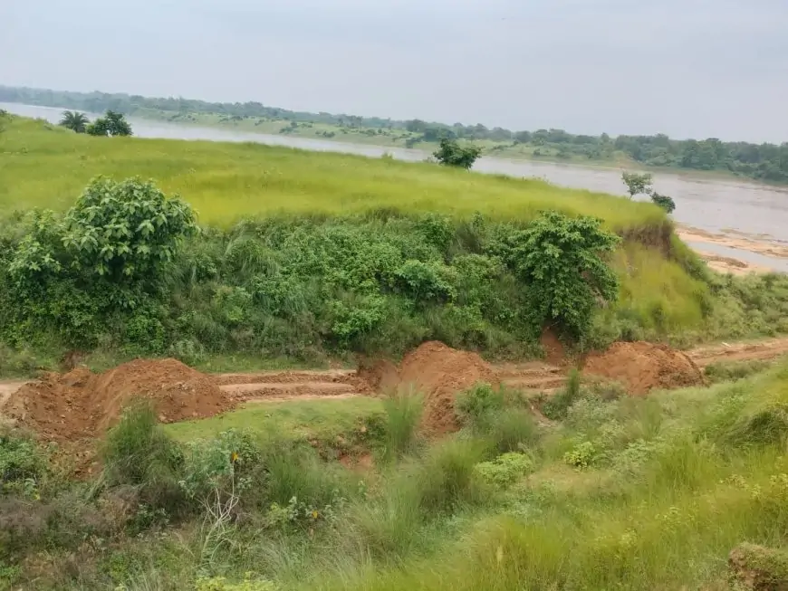 प्रशासन की सख्ती: बहरागोड़ा में स्वर्णरेखा नदी घाट पर अवैध बालू खनन पर लगी रोक, माफियाओं में मचा हड़कंप