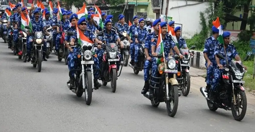 जमशेदपुर: हर घर तिरंगा अभियान के तहत सुंदरनगर में रैफ ने निकाली बाइक रैली, जागरूकता के साथ मनाया देश प्रेम