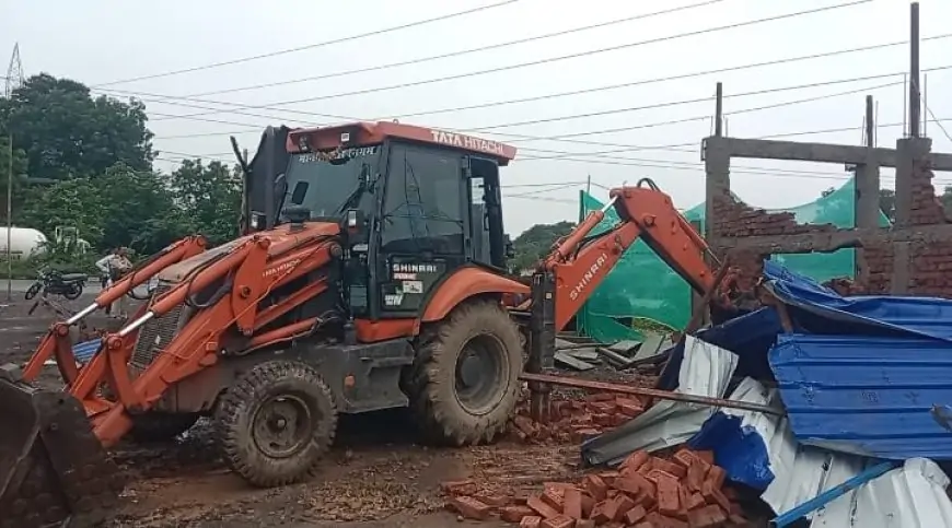 जमशेदपुर में कोर्ट के आदेश पर अतिक्रमण हटाया गया: एमजीएम थाना क्षेत्र में सरकारी जमीन से कब्जा हटाया गया