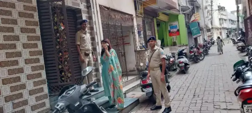 साकची के होटल में एसडीओ पारुल सिंह का छापा: 18 साल के तीन युवक-युवतियां पकड़े गए