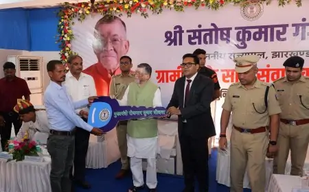 राज्यपाल का खूंटपानी दौरा: 12.6 करोड़ की परिसंपत्तियों का वितरण और ग्रामीणों से संवाद