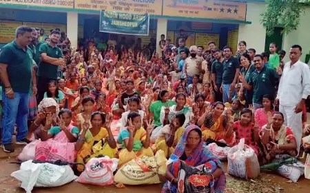 पोटका में रोबिन हुड आर्मी ने बांटा राशन, 100 से अधिक परिवारों की मदद की