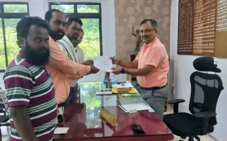 आदित्यपुर: जर्जर सड़क और खराब स्ट्रीट लाइट्स के खिलाफ संघर्ष, झारखंडी भाषा खतियान संघर्ष समिति ने सौंपा ज्ञापन