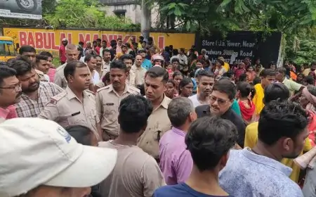 दो सगे भाइयों की सड़क हादसे में मौत, परिजनों और बस्तीवासियों का आक्रोश, बिष्टुपुर थाना का घेराव