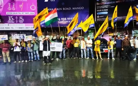 अरविंद केजरीवाल की रिहाई पर जमशेदपुर में लड्डू वितरण: आप कार्यकर्ताओं ने साजिश को बताया नाकाम