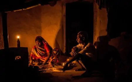 चाकुलिया में भारी बारिश से बिजली और पानी की किल्लत, लोग परेशान