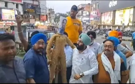 जमशेदपुर में सिख समुदाय का विरोध, स्वास्थ्य मंत्री बन्ना गुप्ता का पुतला दहन