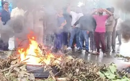 टाटा प्रबंधन और जिला प्रशासन के खिलाफ बस्तीवासियों का जोरदार विरोध