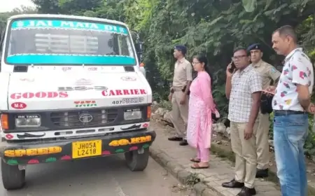 जमशेदपुर में नई एसडीओ का एक्शन: बिना चालान के बालू लदे ट्रक को पकड़ा
